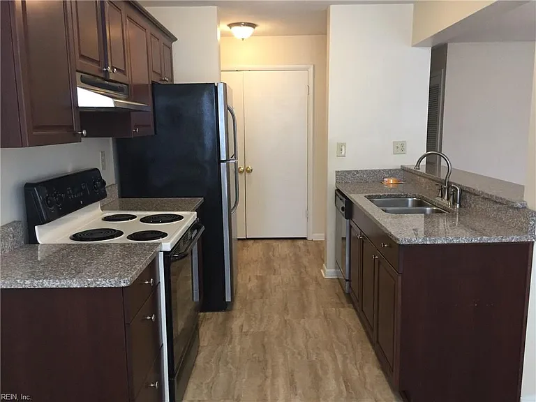 1822 Chantilly Ct — Photo 4