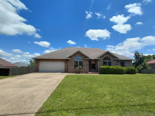 200 April Dr, Saint Robert, MO 65584