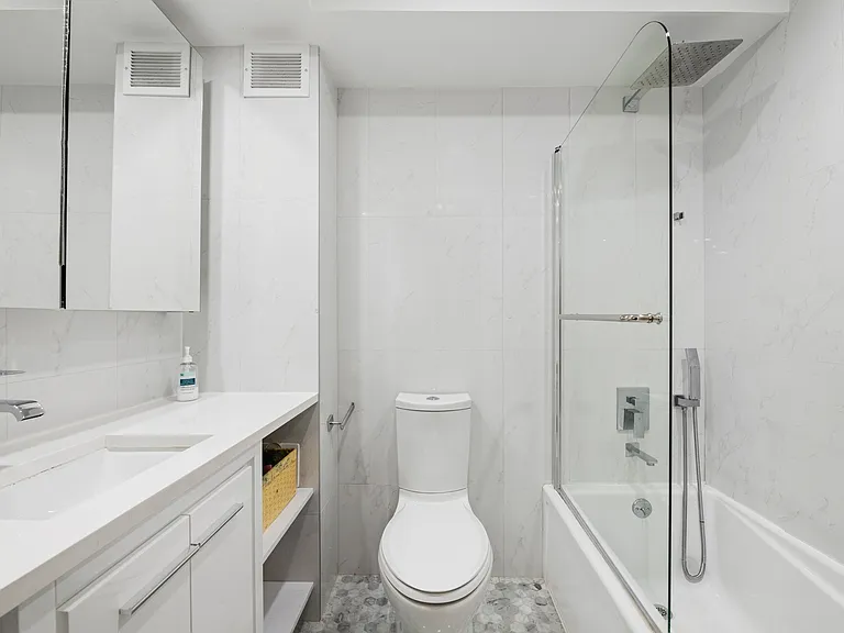 330 E 38th St #38M — Photo 7