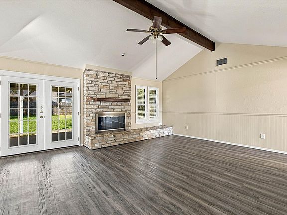 4th image of 906 Spring Tree St