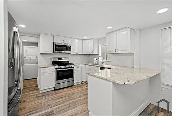 1312 Sarah St — Photo 5