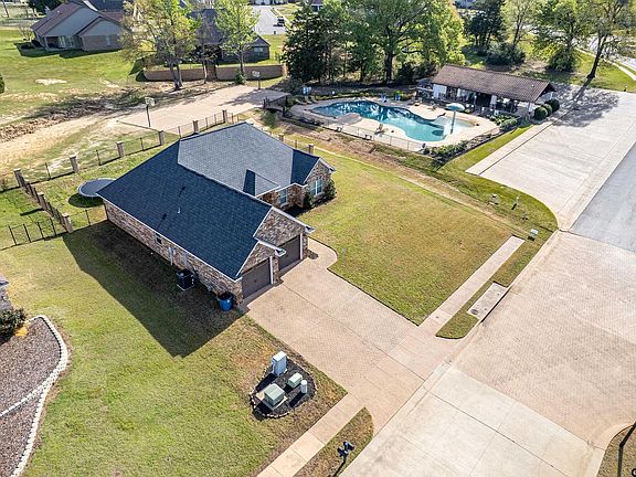 4th image of 315 Corrigan Trails Blvd