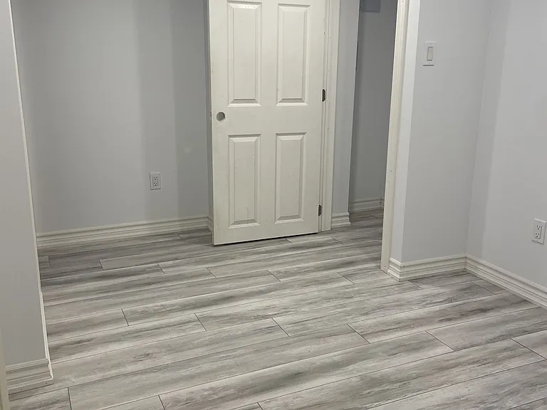 11 Navenby Cres #LOWER — Photo 9