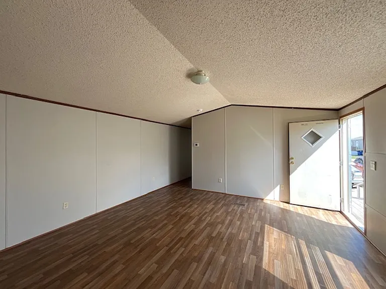 2900 E 6th Ave — Photo 14