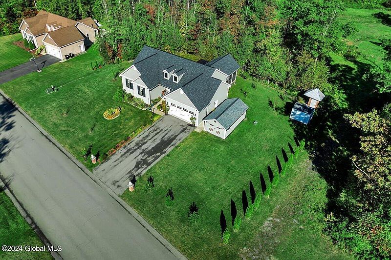 5th image of 223 Evergreen Place