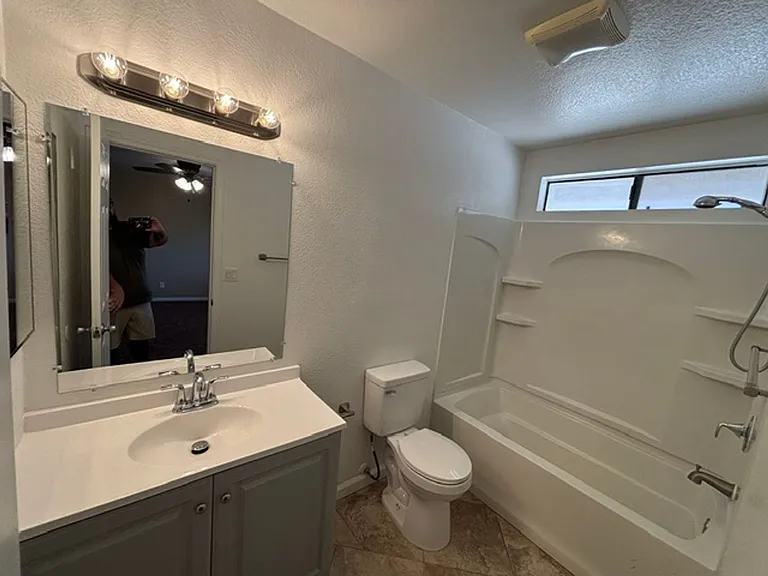 299 W Duarte St — Photo 10