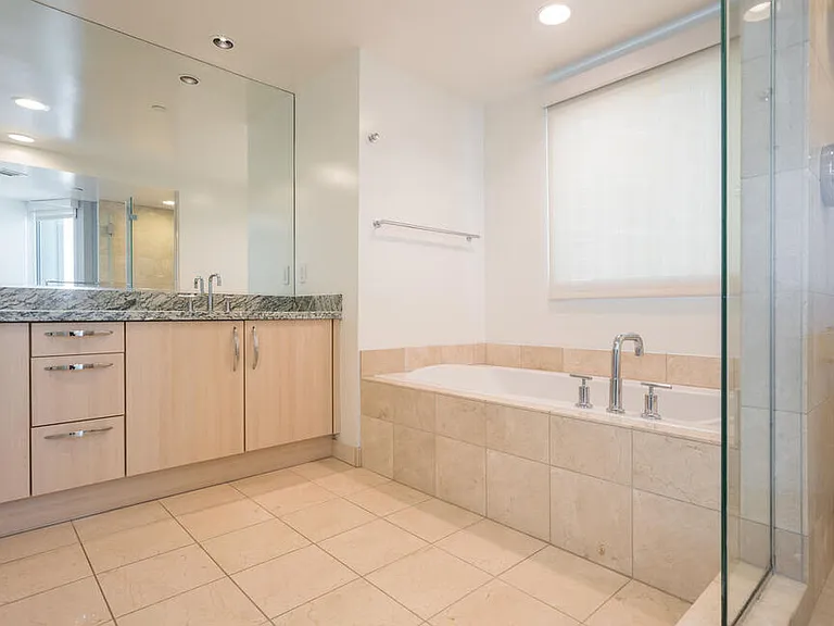 13650 Marina Pointe Dr #905 — Photo 18