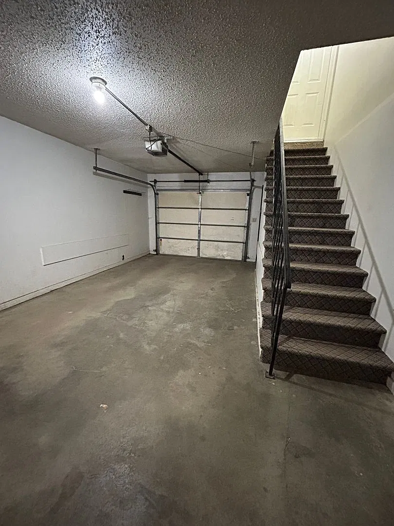 3 bedroom Updated Townhouse!! — Photo 2