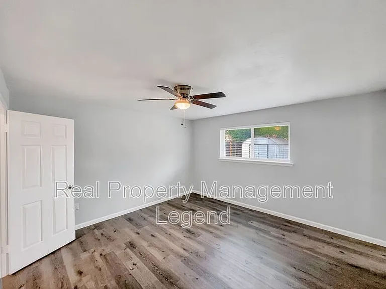 109 N Heights Dr — Photo 10
