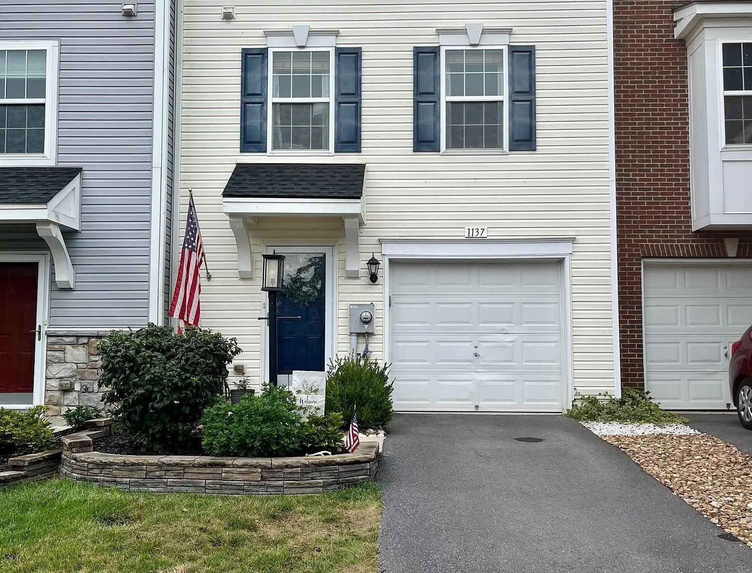 3 bed, 1640 sqft, $2,100 — Photo 1