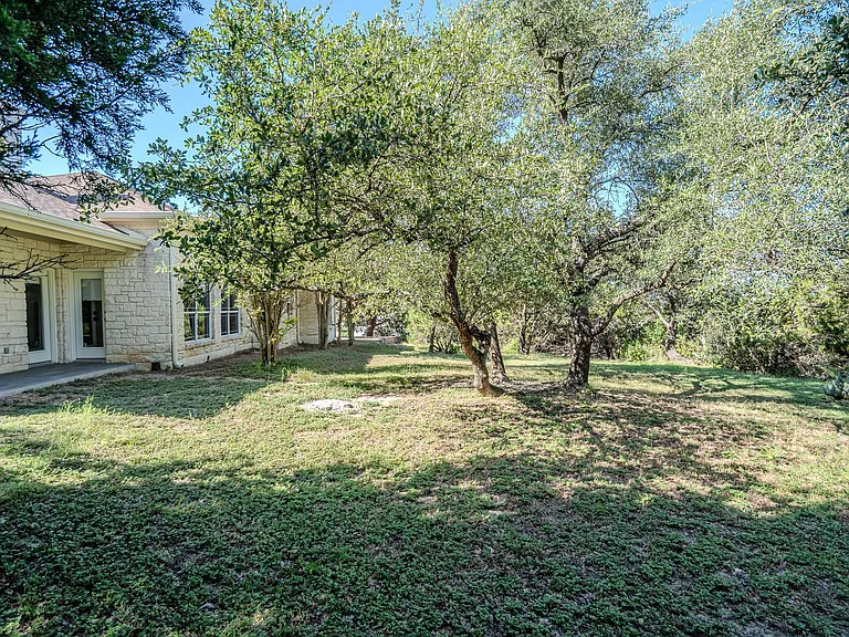 218 Hazeltine Dr — Photo 24