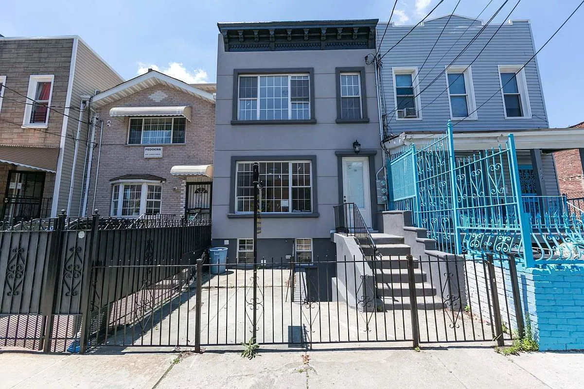 506 Warwick St photo 1