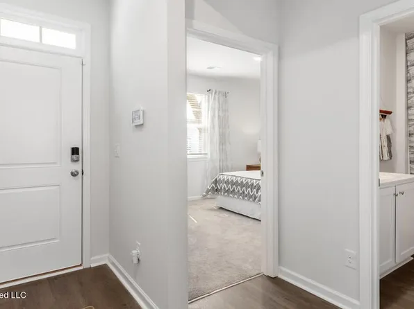 28 S Thorn Tree St, Byhalia, MS 38611