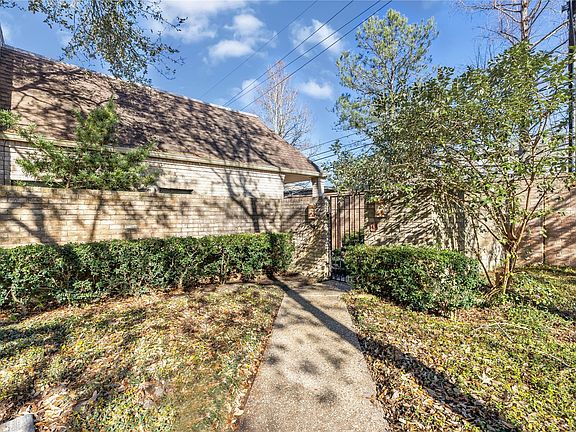 3rd image of 15600 Barkers Landing Rd APT 14