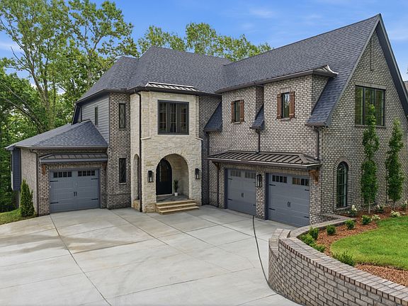 4th image of 1006 Rodney Dr