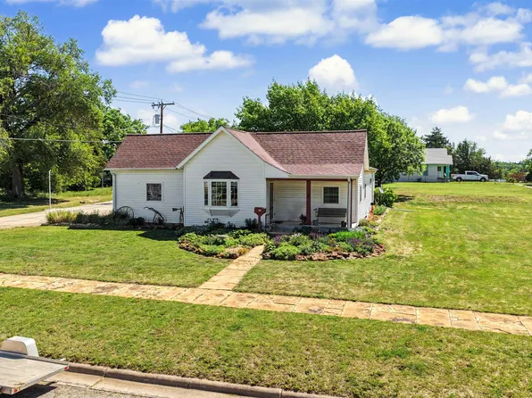 115 S 2nd St, Lincoln, KS 67455