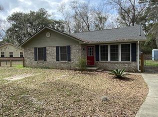 1294 Lake Dr, Midway, GA 31320