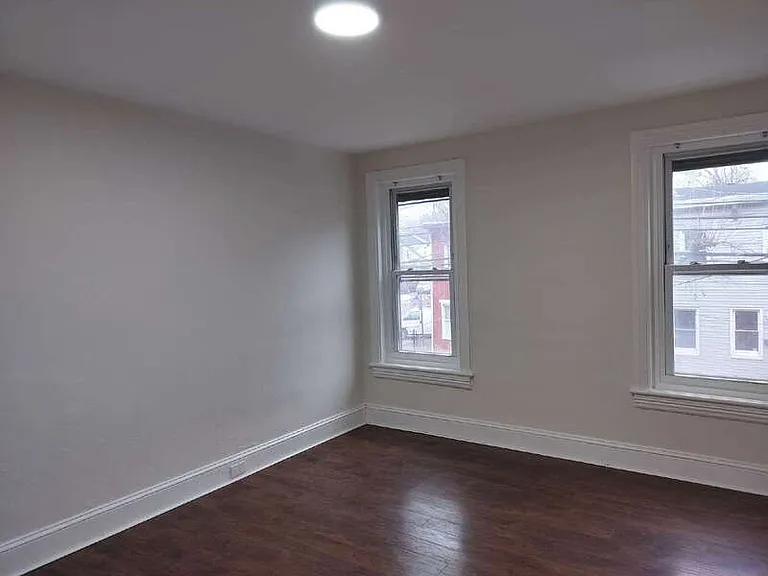 547 Centre St — Photo 14