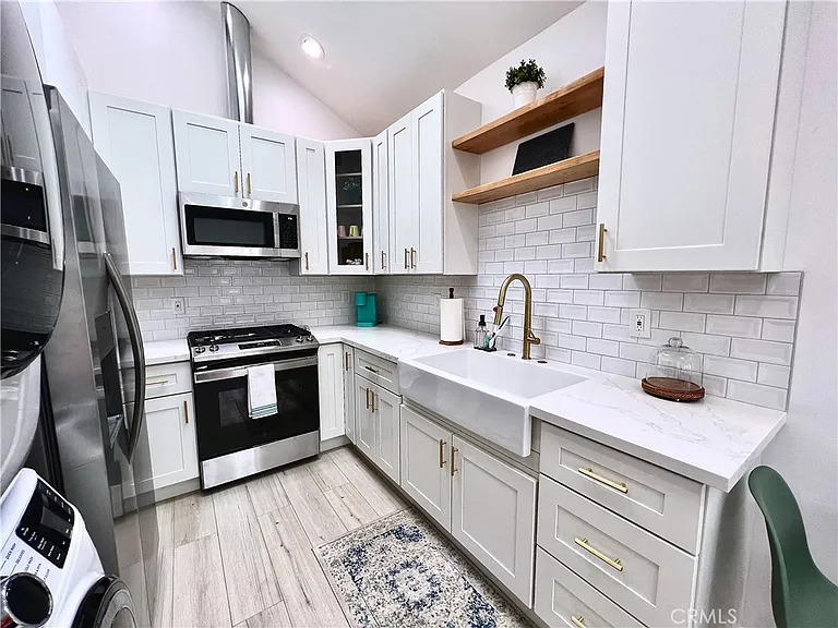 24033 1/2 Welby Way — Photo 10