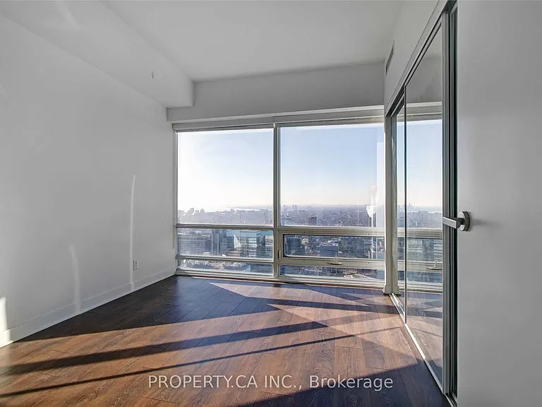 15 Grenville St #4704 — Photo 6