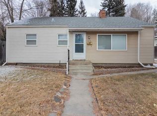 914 11th Ave NW, Minot, ND 58703