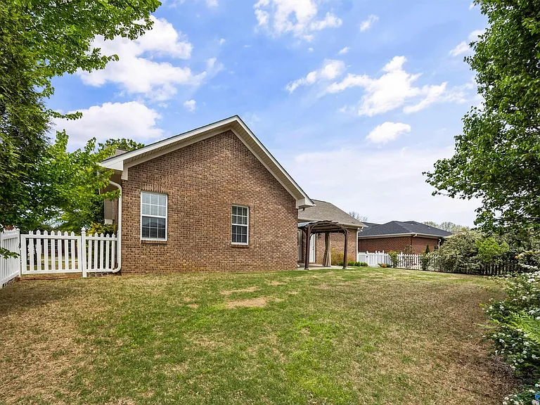 5104 Frankford Dr SE — Photo 33