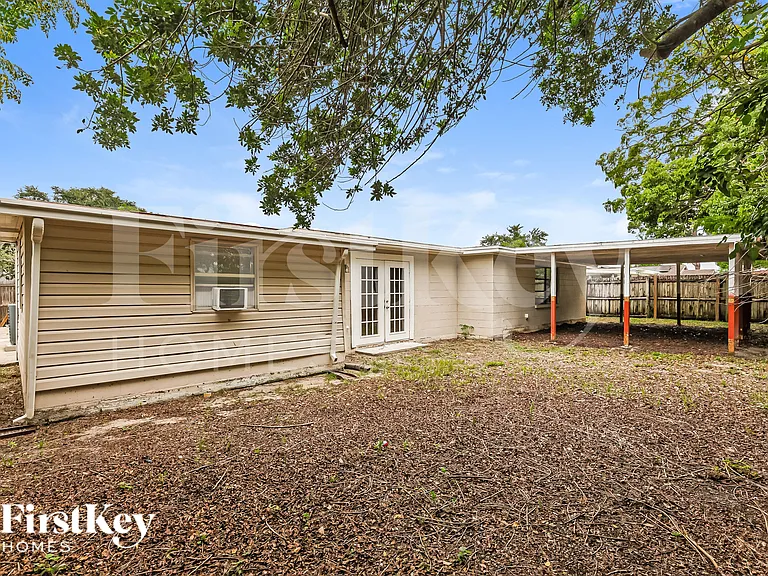 10805 Piccadilly Rd — Photo 18