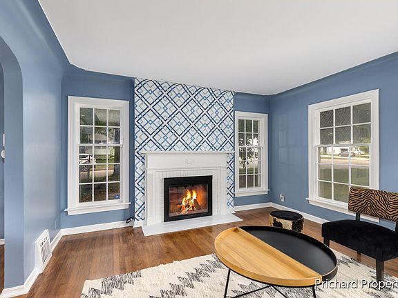 5th image of 2634 Lake Michigan Dr NW