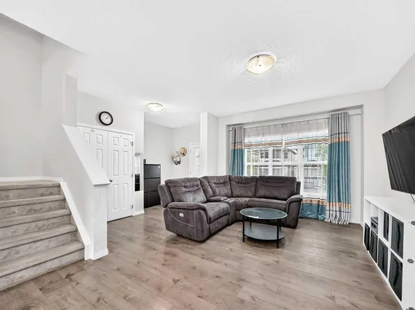 246 S Walgrove Ter SE, Calgary, AB T2X 4E7