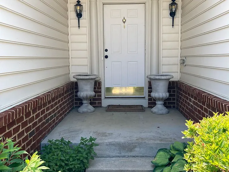 301 Victory Gallop Ct — Photo 2