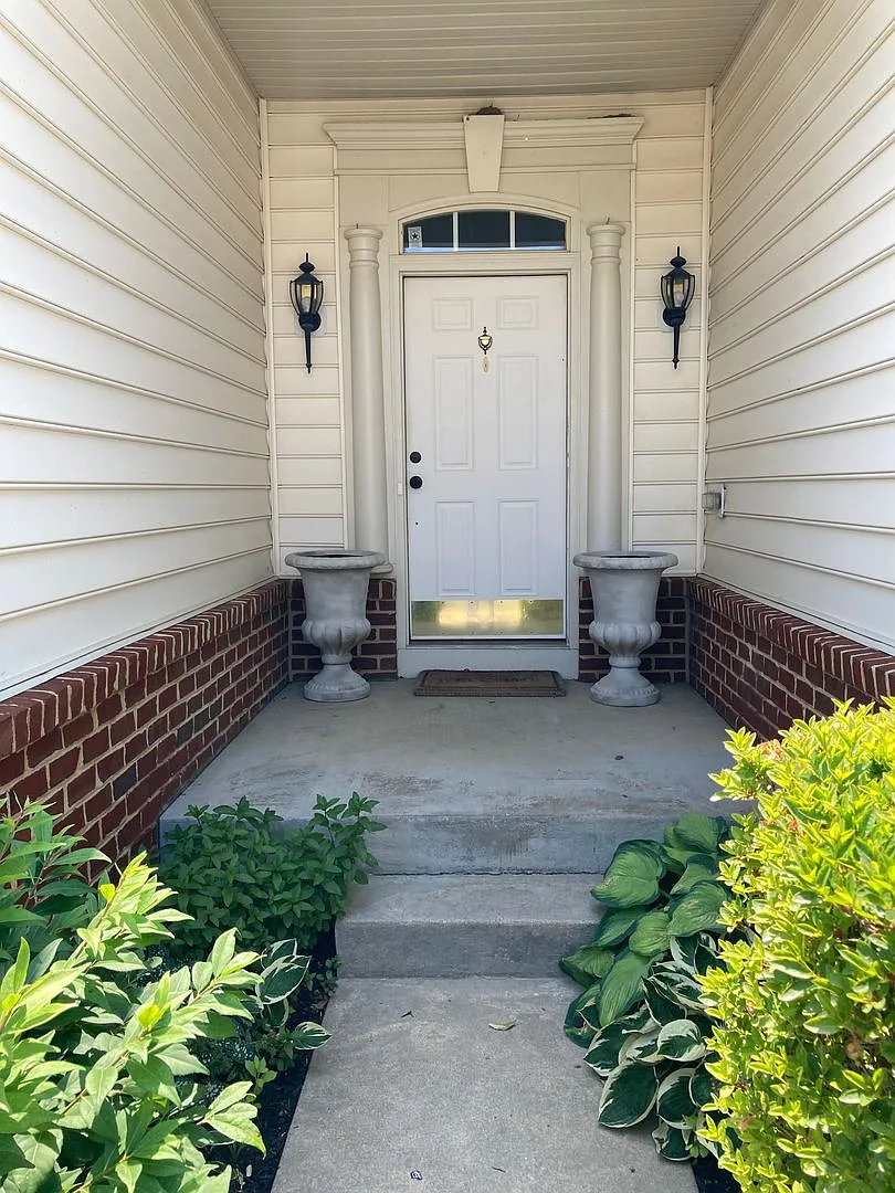 Building Photo - 301 Victory Gallop Ct