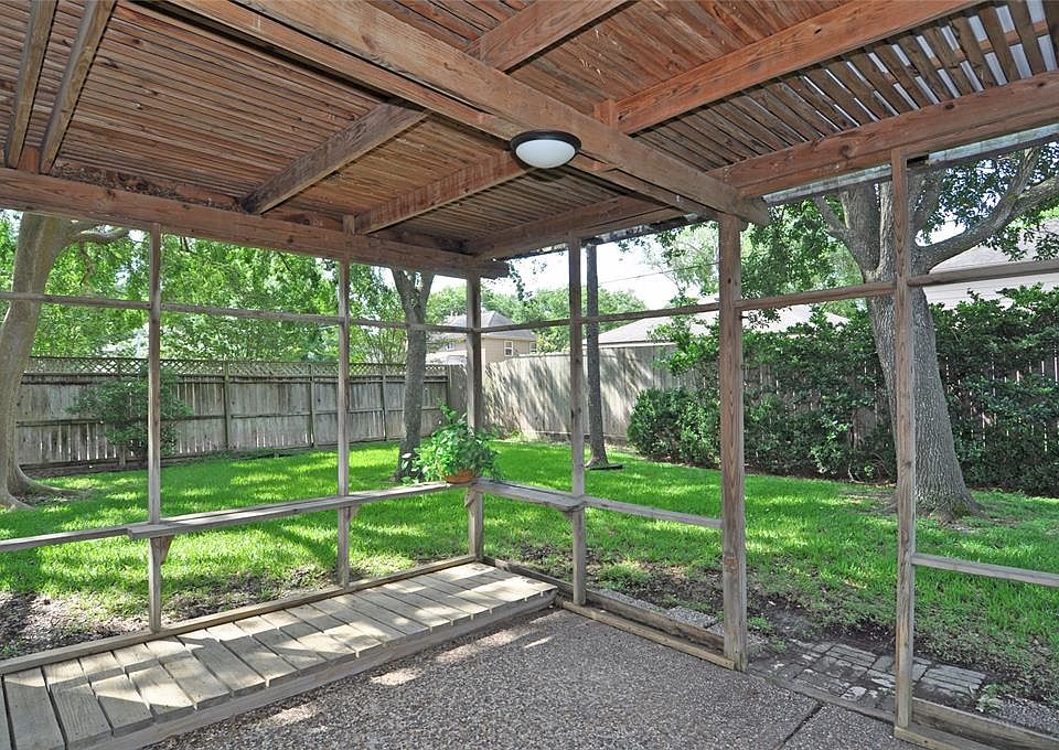 1st image of 11847 Briar Forest Dr
