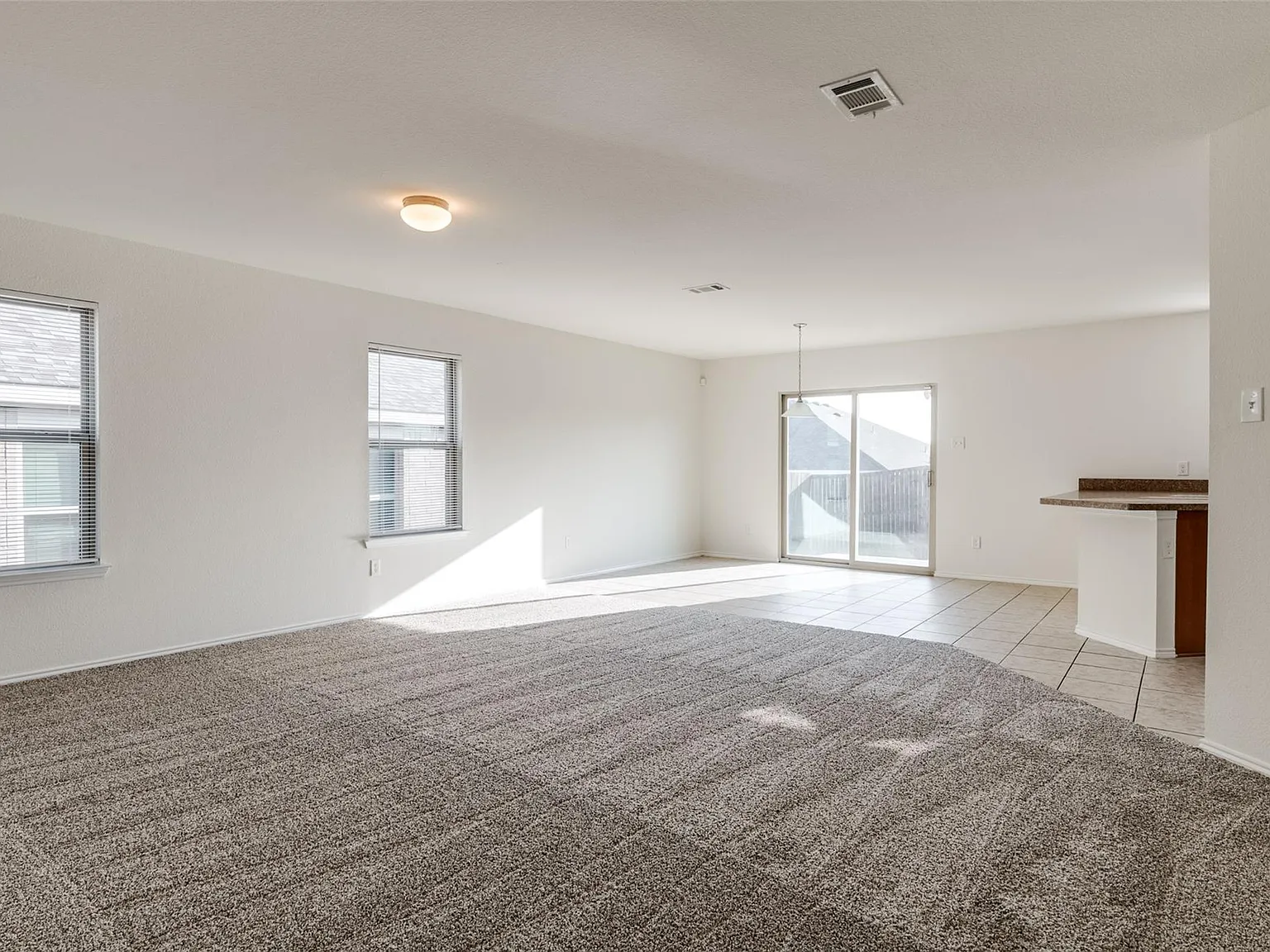 3 bed, 1697 sqft, $1,995 — Photo 2