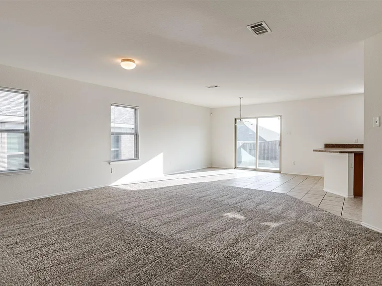 929 Glenndon Dr — Photo 2