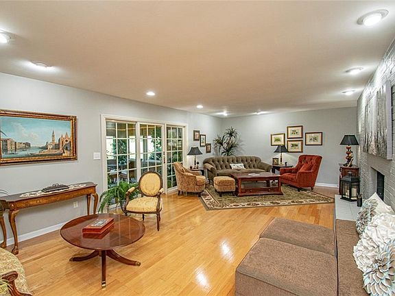 5th image of 6813 Cranford Dr