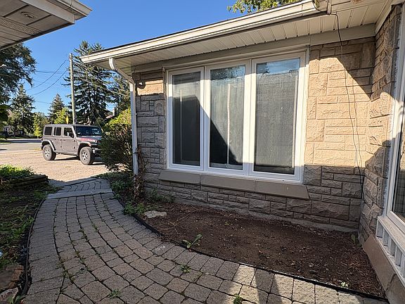 2nd image of 110 Wilson St W #2