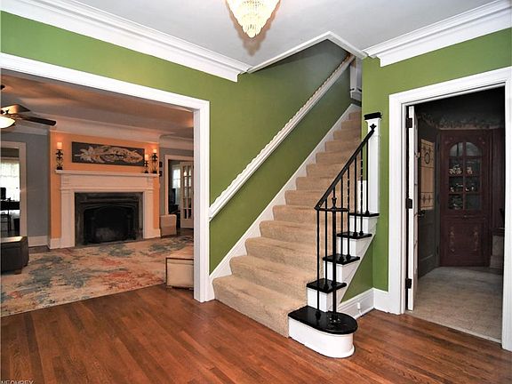 4th image of 250 Casterton Ave