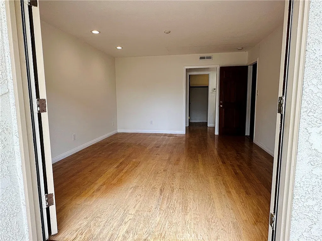 3 bed, 2.5 bath, 1675 sqft, $5,400 — Photo 3
