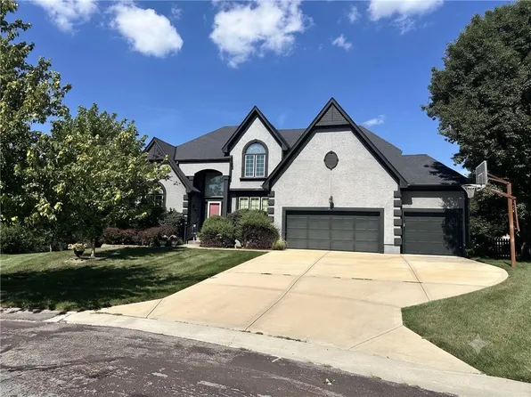 14451 Hayes St, Overland Park, KS 66221