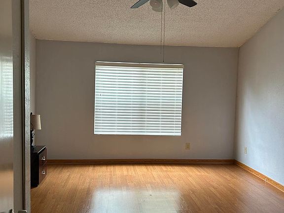 4th image of 613 Carriagehouse Ln APT 7
