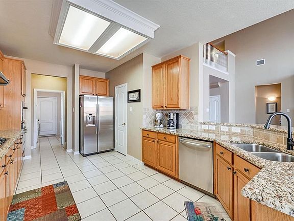 3rd image of 2716 Meadow Wood Dr