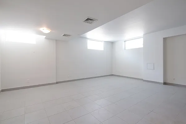 Sold by aptsandlofts.com | media 2