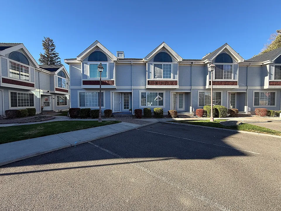 1420 Douglas Ave #8