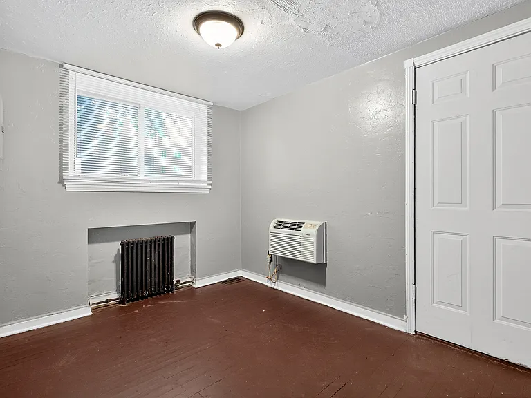 2715 Noble Rd #6 — Photo 4