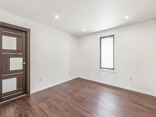 5th image of 2753 E 11th St
