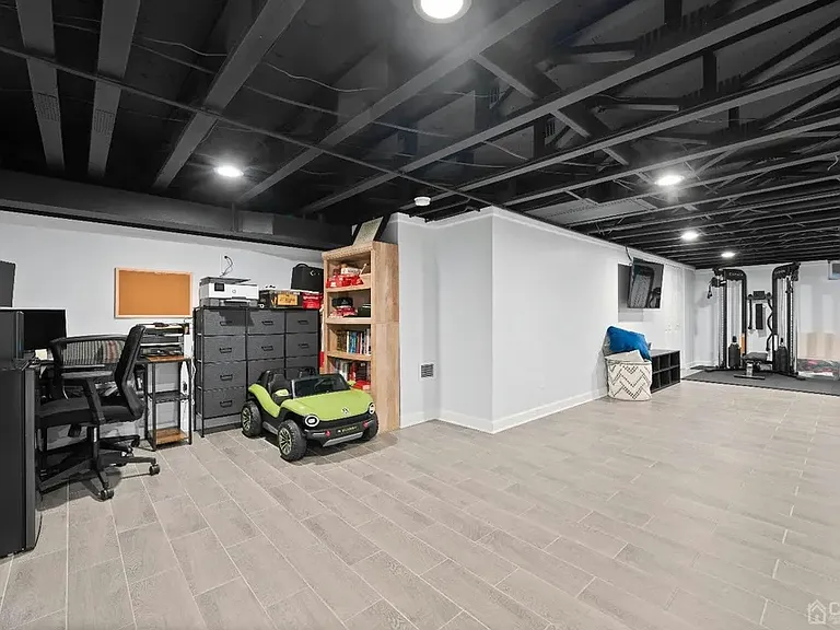 427 Gambocz Ct — Photo 22
