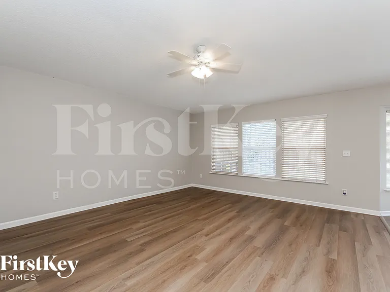 1437 Heather Ct — Photo 3
