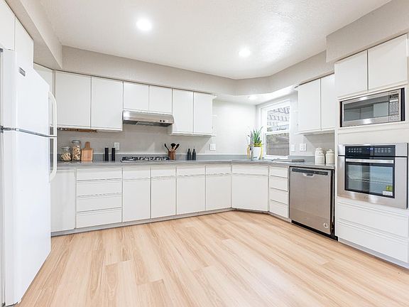 4th image of 5512 Harvard Dr