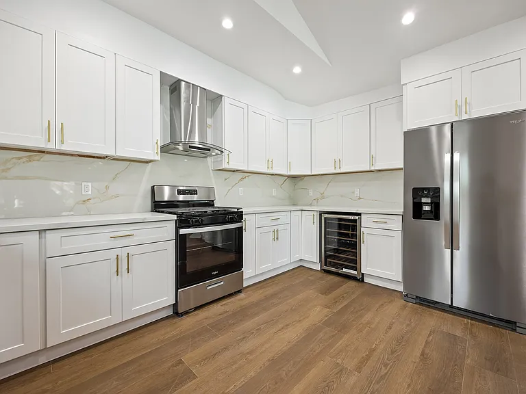 212 W 64th St #A — Photo 27