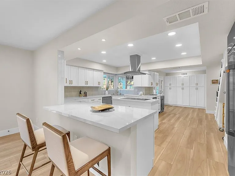 2868 Vista Del Sol Ave — Photo 4